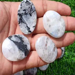 Natur kristall Großhandel Edelsteine Weißer Regenbogen Mondstein Worry Stone Daumens tein Oval Schöne Super Qualität