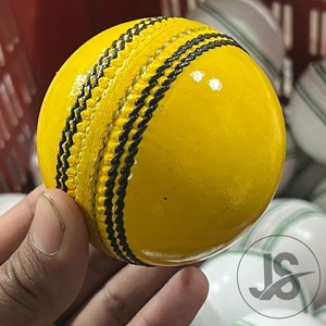 Pelotas de Críquet de Cuero de Calidad de Liga Especial con Logotipo y Colores Personalizados para Partidos y Prácticas - Product Image 4