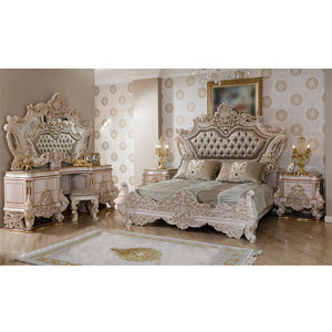 Meubles de chambre à coucher en bois de teck de style français antique Ensemble de chambre à coucher classique de créateur sculpté à la main - Product Image 1