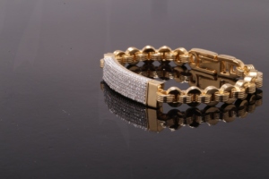 สร้างขึ้นในสไตล์ฮิปฮอปสร้อยข้อมือคิวบาสำหรับผู้ชาย14kt สีเหลืองทองประดับด้วยเพชรเม็ดเล็กที่กำหนดขนาดได้ - Product Image 2