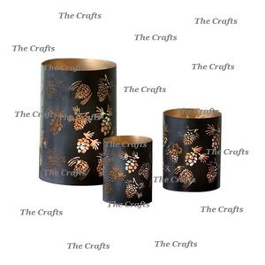 Bougeoir votif en métal couleur or avec forme ronde de qualité exclusive pour accessoires de décoration intérieure - Product Image 4