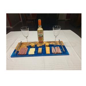 Bandeja de Resina Epoxi Roja de Alta Calidad y Bandeja de Servicio para Restaurante y Hogar, Pieza Artesanal de Resina Epoxi con Asa de Latón - Product Image 5