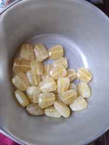 Cuentas de cristal de diseño exquisito decorativas hechas a mano de color amarillo de forma redonda hechas a mano al por mayor - Product Image 3