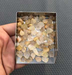 เครื่องประดับควอตซ์พลอยดิบคริสตัลสีทองธรรมชาติคอลเลกชันหินสีขาวสไตล์มือตัดขายส่ง - Product Image 2