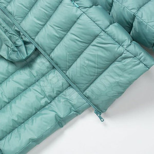 Veste matelassée matelassée pour femme, veste matelassée personnalisée à col haut en forme d'entonnoir, matelassé pour l'hiver - Product Image 4