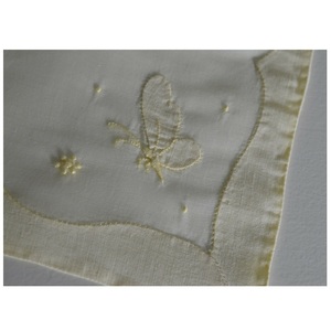 Napperon en satin de style coréen moderne fait à la main jetable brodé de fleurs pour la maison, le mariage ou l'extérieur pour les hôtels - Product Image 3