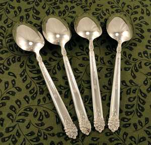 Juego de cubiertos con diseño floral y acabado plateado para comidas familiares, eventos especiales, entretenimiento y recepción de invitados, procedente de la India. - Product Image 5