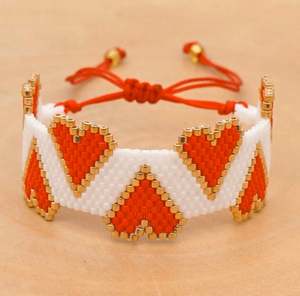 Hermosa pulsera de corazones Miyuki hecha a mano con cuentas. Magia hecha a mano. - Product Image 1