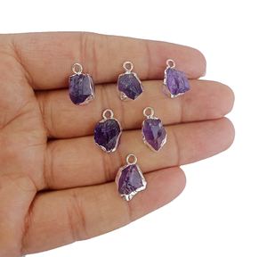 Collier plaqué or avec pendentif en pierre de naissance Améthyste brute avec lunette sertie de bords galvanisés - Product Image 2