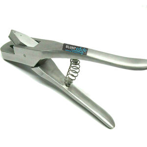 Venta al por mayor: Nuevas muescas de oreja veterinarias de acero inoxidable en forma de V de alta calidad para cerdos y ganado, reutilizables. - Product Image 4