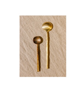 Cuchara para cubiertos de color dorado de latón con mango de diseño de árbol Cuchara de latón y cuchara de latón para uso doméstico a la venta - Product Image 5