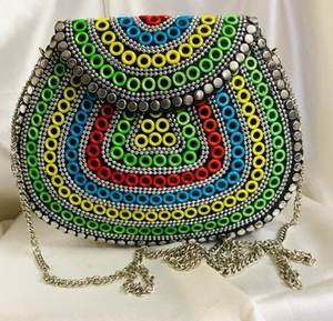 Embrague de resina para mujer para fiestas y noches Embrague de metal con decoración de vidrio Monedero de metal elegante - Product Image 3