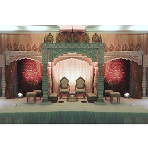 Mandap Tradicional de Fibra para Bodas con Corona, Mandap Cuadrado, Fabricación de Mandaps Elegantes con Pilares de FRP para Decoración de Bodas en Australia - Product Image 1