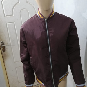 แจ็กเก็ตเบสบอลไซส์ XL ของผู้ชายผ้าซาตินโพลีเอสเตอร์และเดนิมผ้าฝ้ายระบายอากาศบอมเบอร์แจ็คเก็ตมีลวดลายออกแบบได้ตามต้องการ - Product Image 1