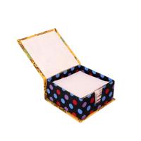 Boîtes en papier d'emballage de cadeau de luxe imprimées à pois floraux Couvercle pliable Avantage UV pour le stockage de bijoux Fabricant indien