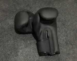 Gants de boxe Regal en cuir PU, équipement de combat durable, noir, 16 oz - Product Image 2