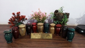 Urna de madera de estilo americano de Brassworld India Estilos diversos para funerales y suministros conmemorativos - Product Image 2