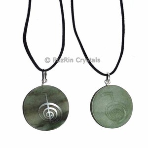 Meilleure valeur du pendentif en Aventurine verte gravée: pendentif en Aventurine verte gravée à vendre - Product Image 1