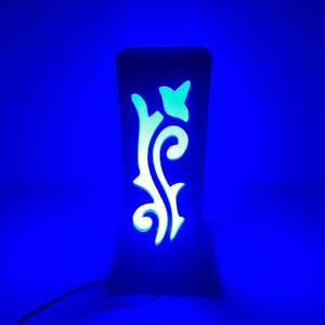 Innovadora lámpara de escritorio LED de madera de pino, lámpara de mesa con diseño único - Product Image 3