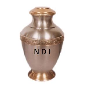 Urne de conception de bordure en relief Fournitures funéraires Corps humain Urnes de crémation pour cendres adultes Urnes de crémation en métal en laiton - Product Image 1