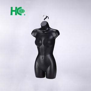 Maniquí femenino de plástico, negro, con suspensión - Product Image 2