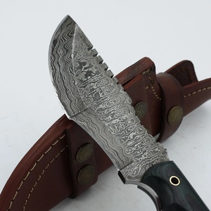 Venta al por mayor de navajas de bolsillo de acero damasco personalizables 67 capas hechas a mano de clase alta con cuchillo de mango de palisandro - Product Image 3
