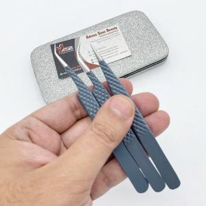 Pince à cils professionnelle japonaise en acier inoxydable avec poignée en diamant gris et pointe en fibre pointue pour extensions de cils - Product Image 2