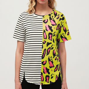 เสื้อยืดลำลองผู้หญิง,ลายเสือดาวเดินสีดำและสีขาว - Product Image 6