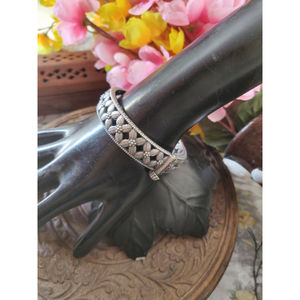 Pulsera de moda india hecha a mano para niñas y mujeres, diseño de plata, aspecto occidental abierto - Product Image 3