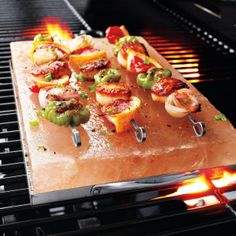 Technique sculptée de dalle de cuisine de sel de l'Himalaya de style Feng Shui & Love fait à la main pour servir des aliments élégants - Product Image 4