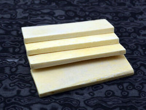 Échelle de flate d'os de buffle blanchie pour l'artisanat de la poignée du couteau - Product Image 3