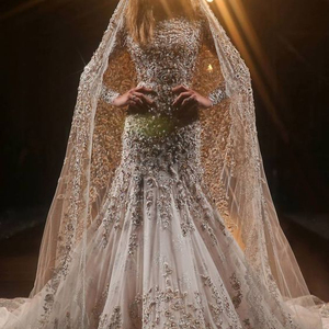 Elégante robe de soirée blanche au sol avec embellissements en perles de verre cristal Superbe robe formelle pour événements spéciaux - Product Image 1