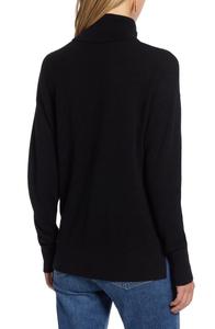 เสื้อสเวตเตอร์ผ้าแคชเมียร์ถักแบบลำลองของผู้หญิงเสื้อสวมหัวคอเต่าคอวีมีโลโก้ด้านหน้าสำหรับฤดูใบไม้ร่วงและฤดูหนาว - Product Image 2