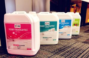 5lt ที่มีคุณภาพสูง OEM ซุปเปอร์สดใสทำความสะอาดพื้นผิวผงซักฟอกเหลวโรงงานพื้นที่สีเขียวที่อุดมไปด้วยน้ำหอมสีแดงสีฟ้าติดทนนาน - Product Image 3