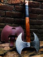Hache Viking MDM AXES KNIVES robuste à double lame, acier au carbone HC 5160, hachette à double face avec piolet, manche en bois