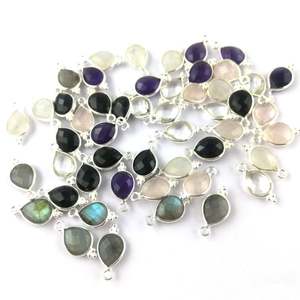 Colgante de Bisel Elegante para Fiesta, Chapado en Oro, de Plata de Ley con Gema de Piedra Lunar Arcoíris de Corte Pera - Product Image 2