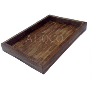 Plateau de service rectangulaire moderne Atiqco en bois naturel poli et acier pour la cuisine, le thé et la présentation des aliments (Origine Uttar Pradesh) - Product Image 2