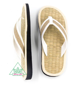 Pantoufles élégantes, douces et chaudes, personnalisées pour le spa et les commodités de l'hôtel. - Product Image 4