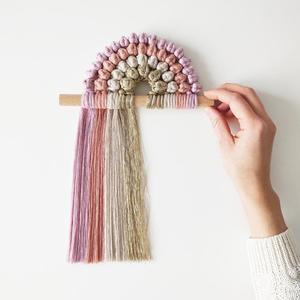 Arcoíris de macramé hecho a mano - Product Image 1