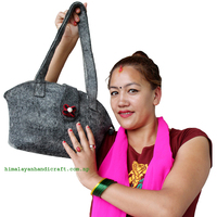 Tas Tangan Wanita Nepal Buatan Tangan Gaya Inggris Bahan Felt Nonwoven Bordir Desain Bunga Bahan Tahan Lama Bentuk Dua Bulan Sabit