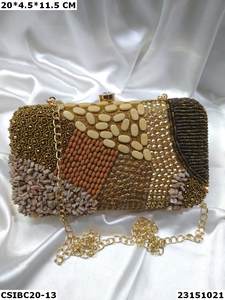 Elegante bolso de noche de seda de diseñador para ocasiones nupciales o especiales Lujoso bolso de mano - Product Image 6