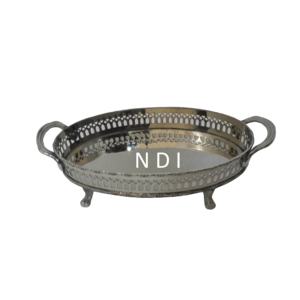 Bandeja de servicio de forma ovalada con asa Bandeja de acabado brillante Bandeja de metal para servir aperitivos dulces hechos a medida con borde decorativo - Product Image 1