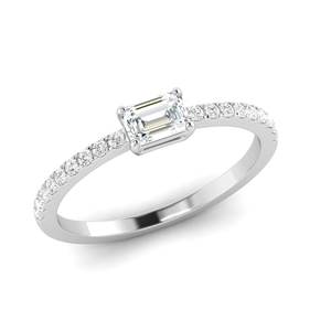 Anillo de Compromiso Solitario con Diamantes Redondos y Baguette Reales de 0.50 TCW en Oro Blanco de 14K |   Elegante Joyería Fina de Compromiso para Mujer, Regalo - Product Image 1