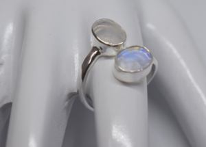 Bague pour femme en argent sterling 925 faite à la main de style ethnique avec pierre précieuse de lune grossiste direct de l'Inde - Product Image 3