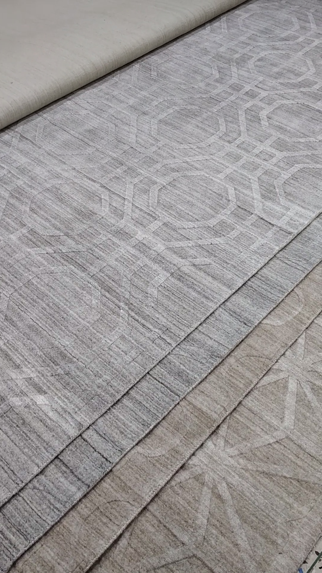 สีเทาอ่อน