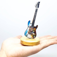 Petite guitare miniature en bois de 4 pouces pour décoration de tableau de bord