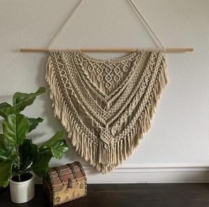 Hermoso Tapiz de Macramé de Algodón Hecho a Mano - Product Image 1