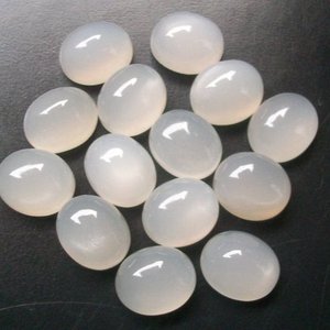 Piedra lunar blanca Natural de 10mm y 12mm, cabujones calibrados ovalados lisos, piedras preciosas sueltas a precio mayorista, piedras para la fabricación de joyas - Product Image 1