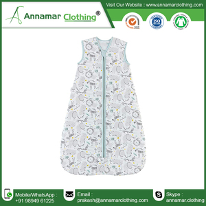 Gigoteuse bébé en velours de coton avec fermeture éclair discrète, motif étoiles, sans manches, entièrement personnalisable, unisexe, qualité standard - Product Image 2
