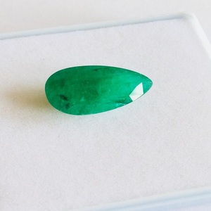 Esmeralda Natural Corte Pera 15.5x13.2MM Origen Zambia Muy Buena Calidad con Brillo AAA y Color Excelente Utilizada en Joyería - Product Image 4